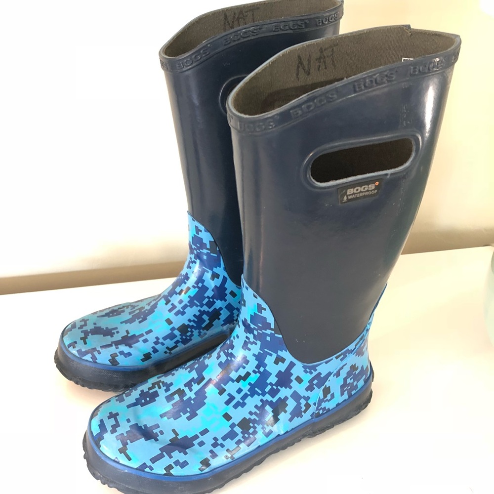 Bogs rain boots size youth 4